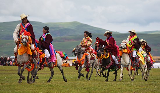 Pferderennenfest (Nomadenfest, Reiterfest) in Litang