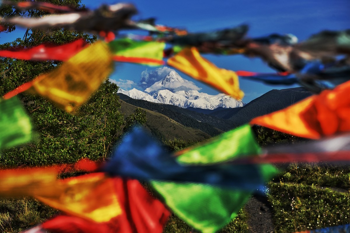 View of Gongga Mountain from Xinduqiao | Foto von Liu Bin
