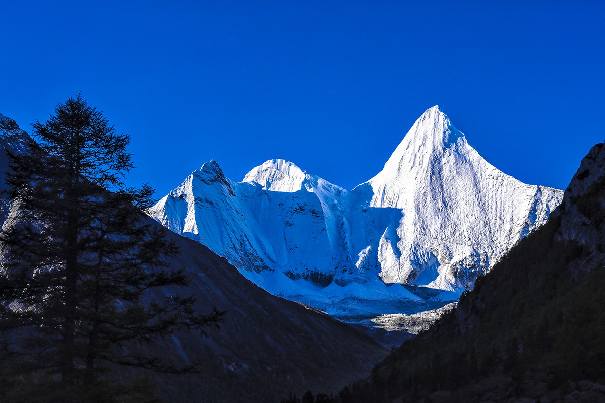 Yangmaiyong Mountain in Yading | Foto von Wang Lei