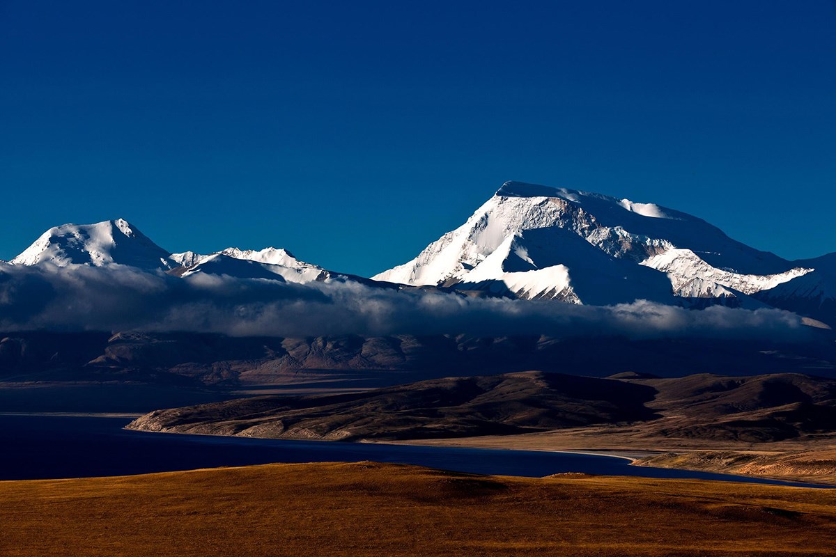 Manasarovar Lake and Naimonanyi Peak 