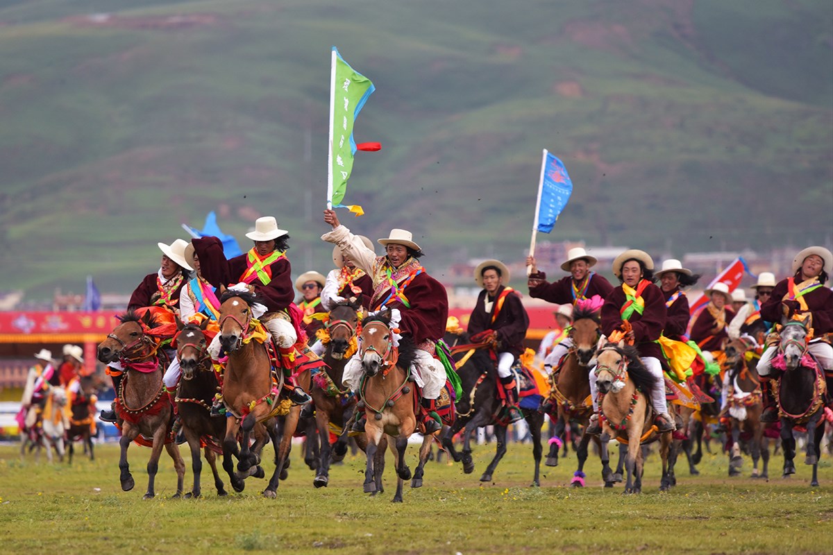 Pferderennenfest (Nomadenfest, Reiterfest) in Litang