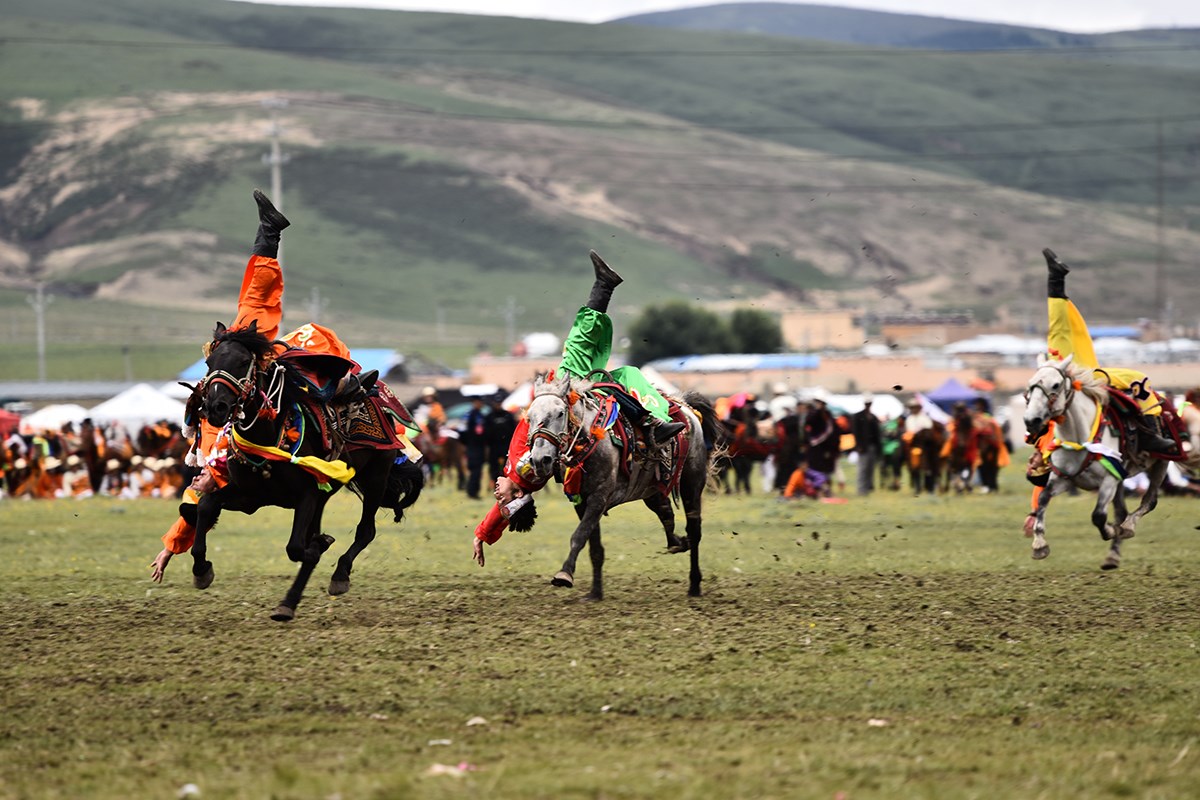 Pferderennenfest (Nomadenfest, Reiterfest) in Litang