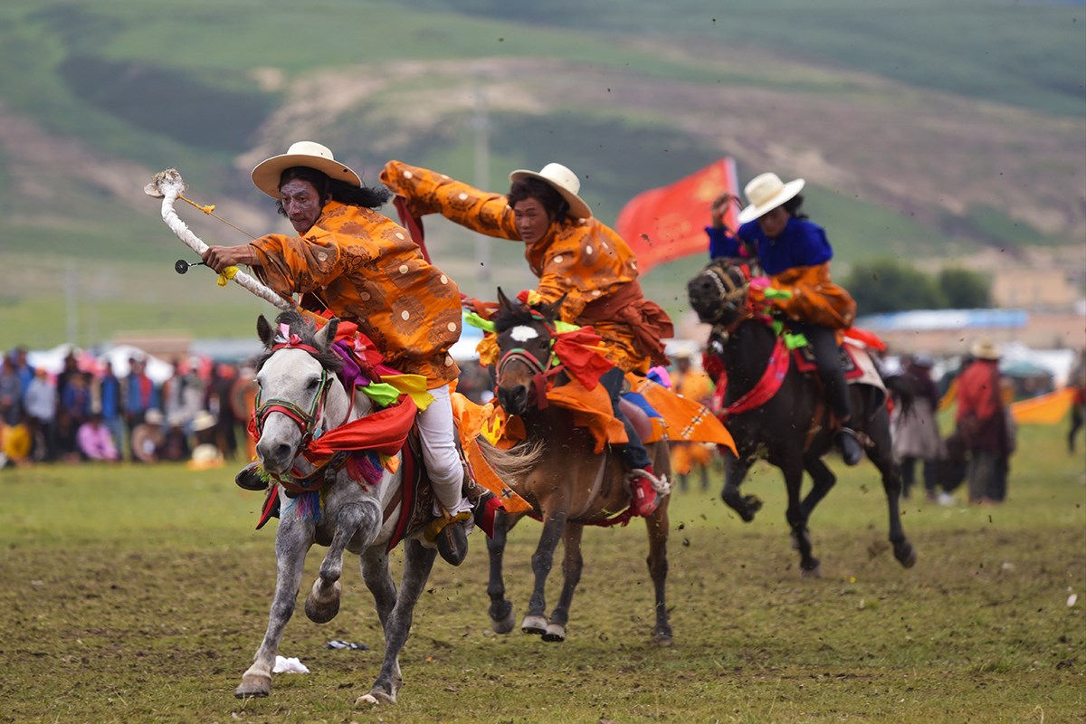 Pferderennenfest (Nomadenfest, Reiterfest) in Litang