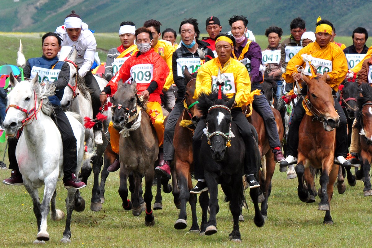 Pferderennenfest (Nomadenfest, Reiterfest) in Yushu