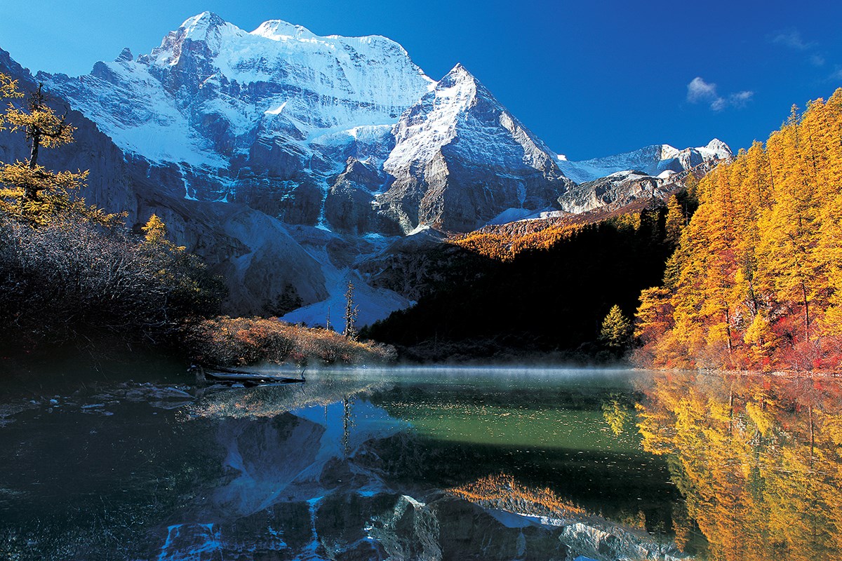 Xiannairi Berg und Tara See in Yading 