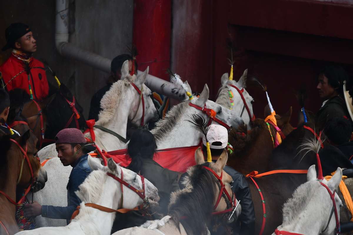 Before Horse Racing in Tagong | Foto von Liu Bin