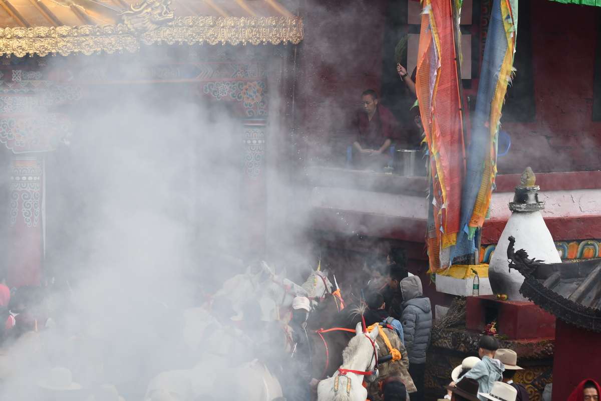 Before Horse Racing in Tagong | Foto von Liu Bin