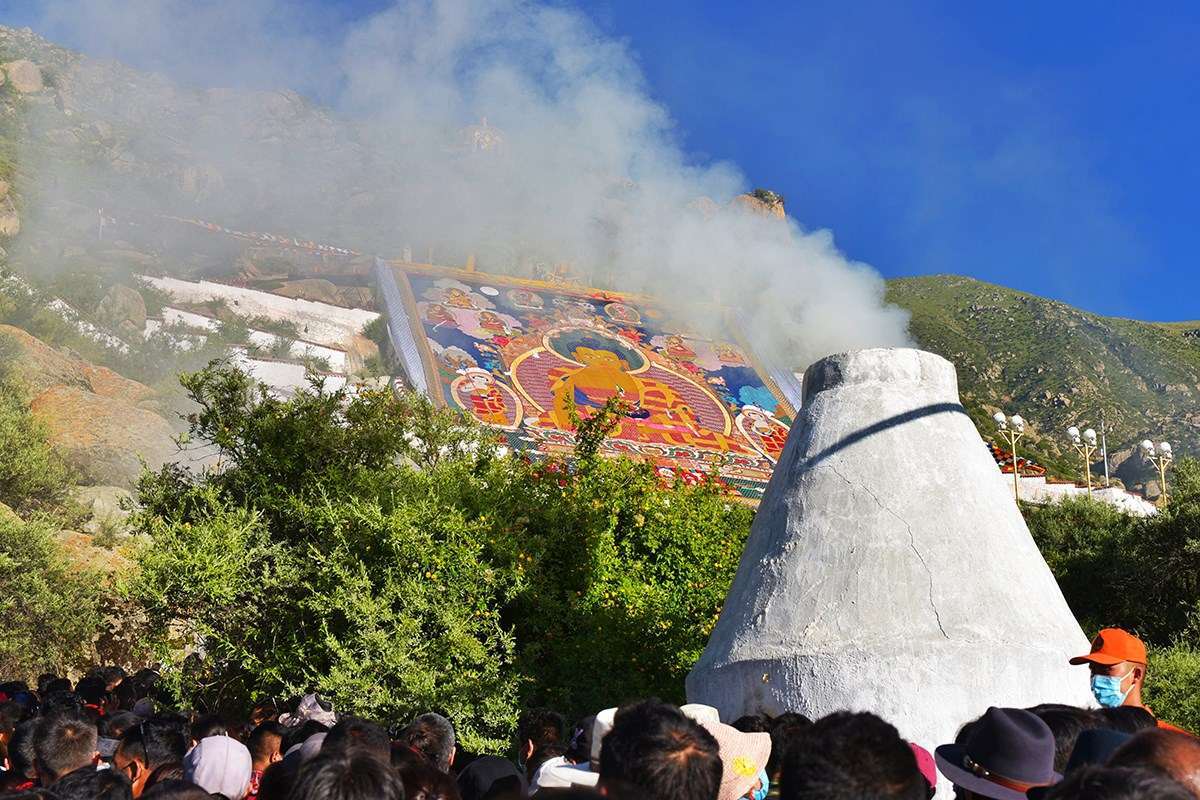 Thangka Unfolding at Drepung Monastery | Foto von Liu Bin