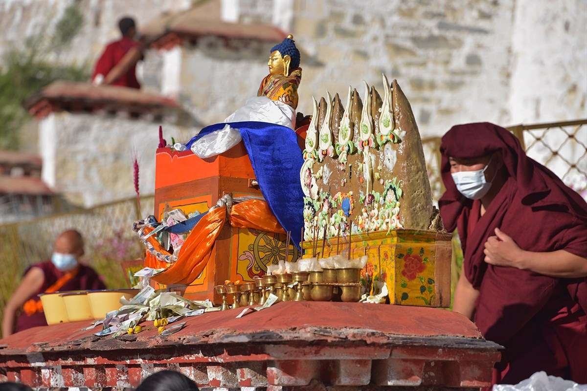 Thangka Unfolding at Drepung Monastery | Foto von Liu Bin