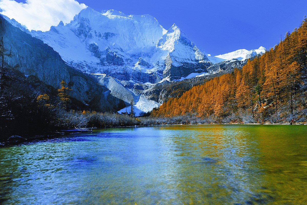 Xiannairi Mountain in Yading 