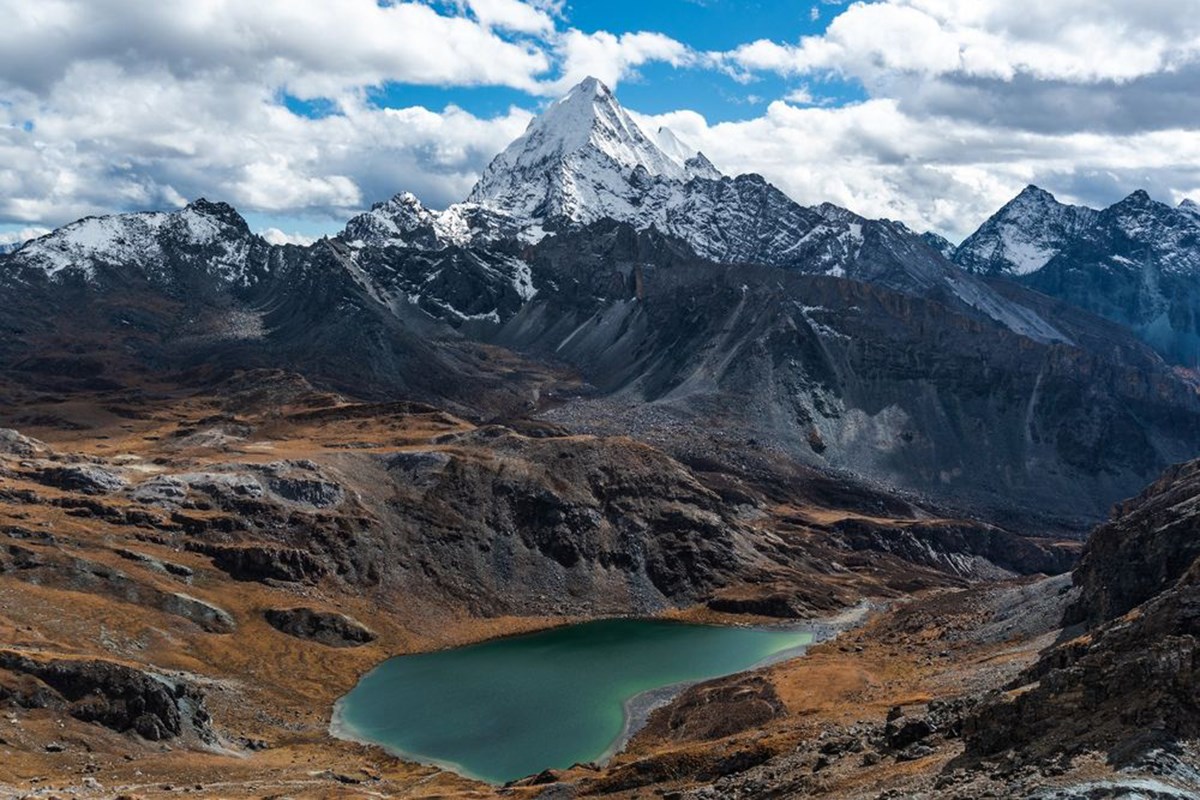 Boyongcuo Lake and Xialuoduoji Mountain 