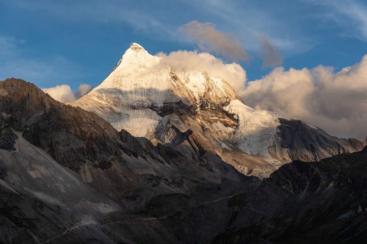 Yangmaiyong Mountain in Yading 