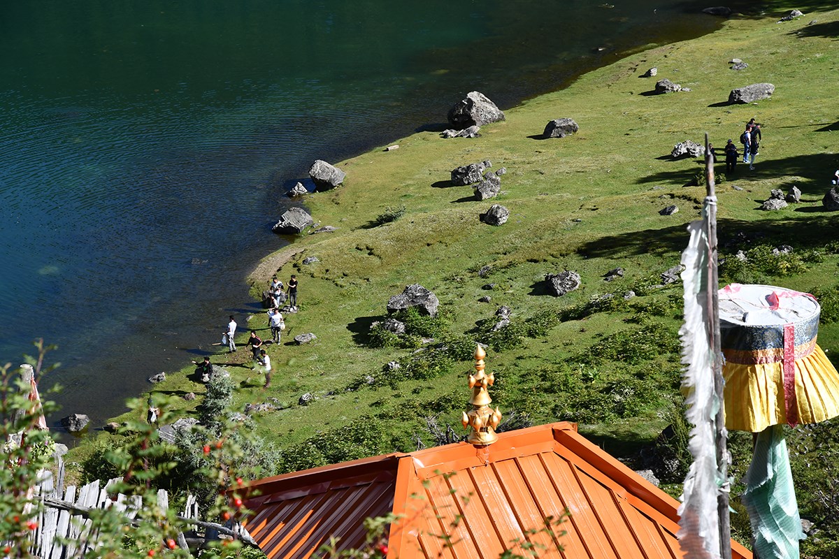 Tsoka Monastery and Tsoka Lake | Foto von Liu Bin